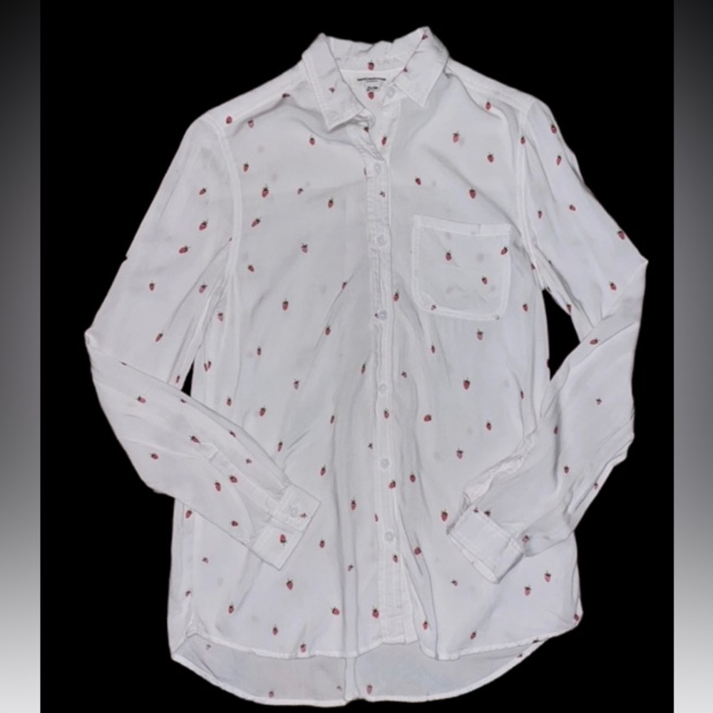 🍓Strawberry print, collared button-down, long sleeve, blouse, size xs